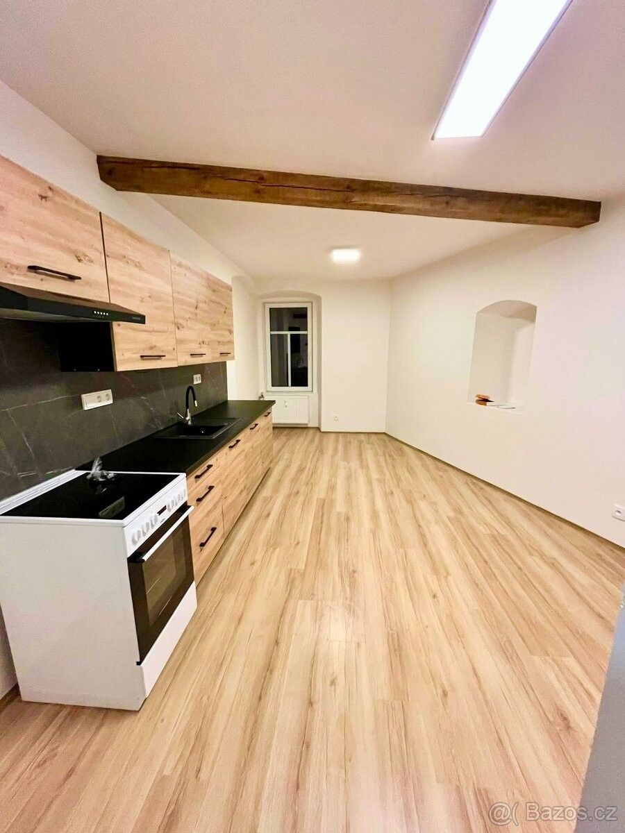 Pronájem byt - Lhenice, 384 02