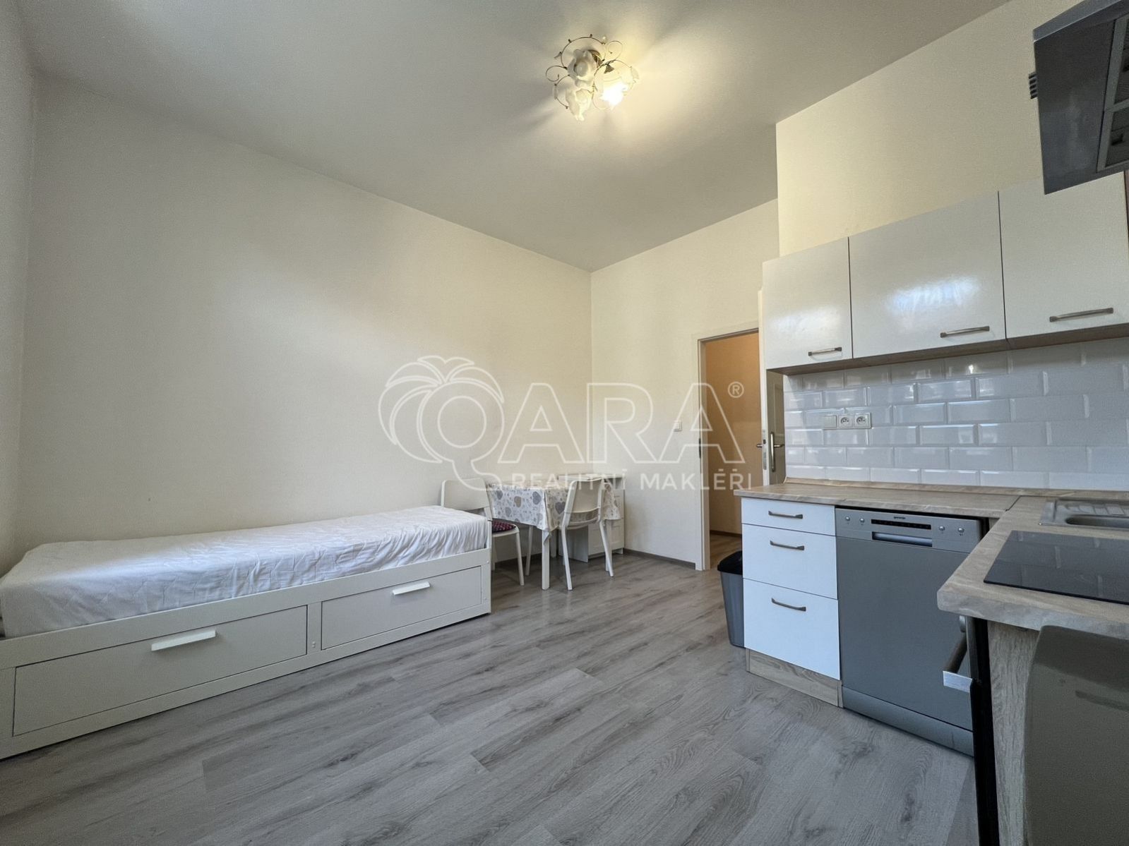 Byt 1+kk · 22 m² · Na vinohradu, Praha - 3