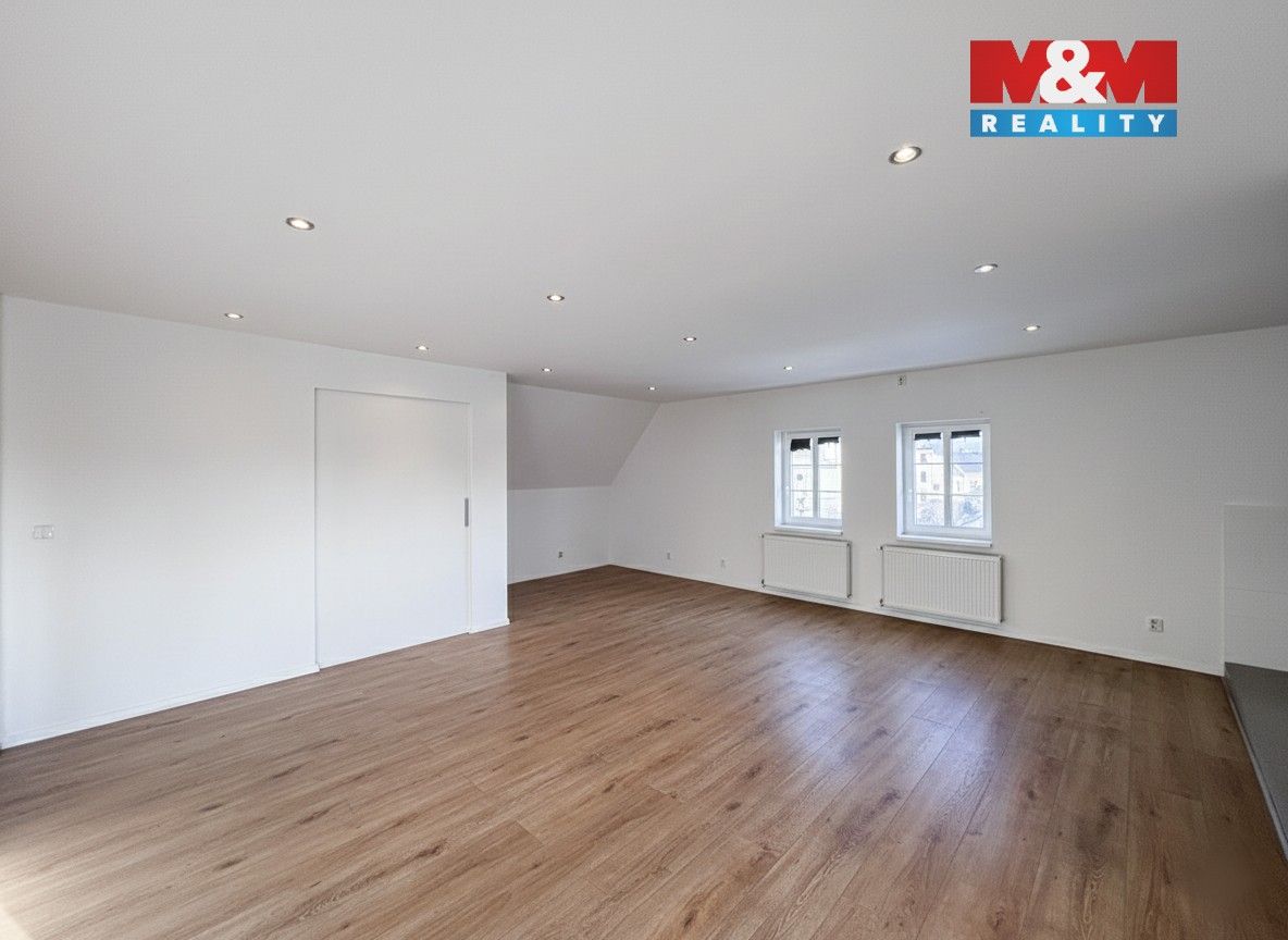 Pronájem byt 1+kk - Nádražní, Zákupy, 65 m²