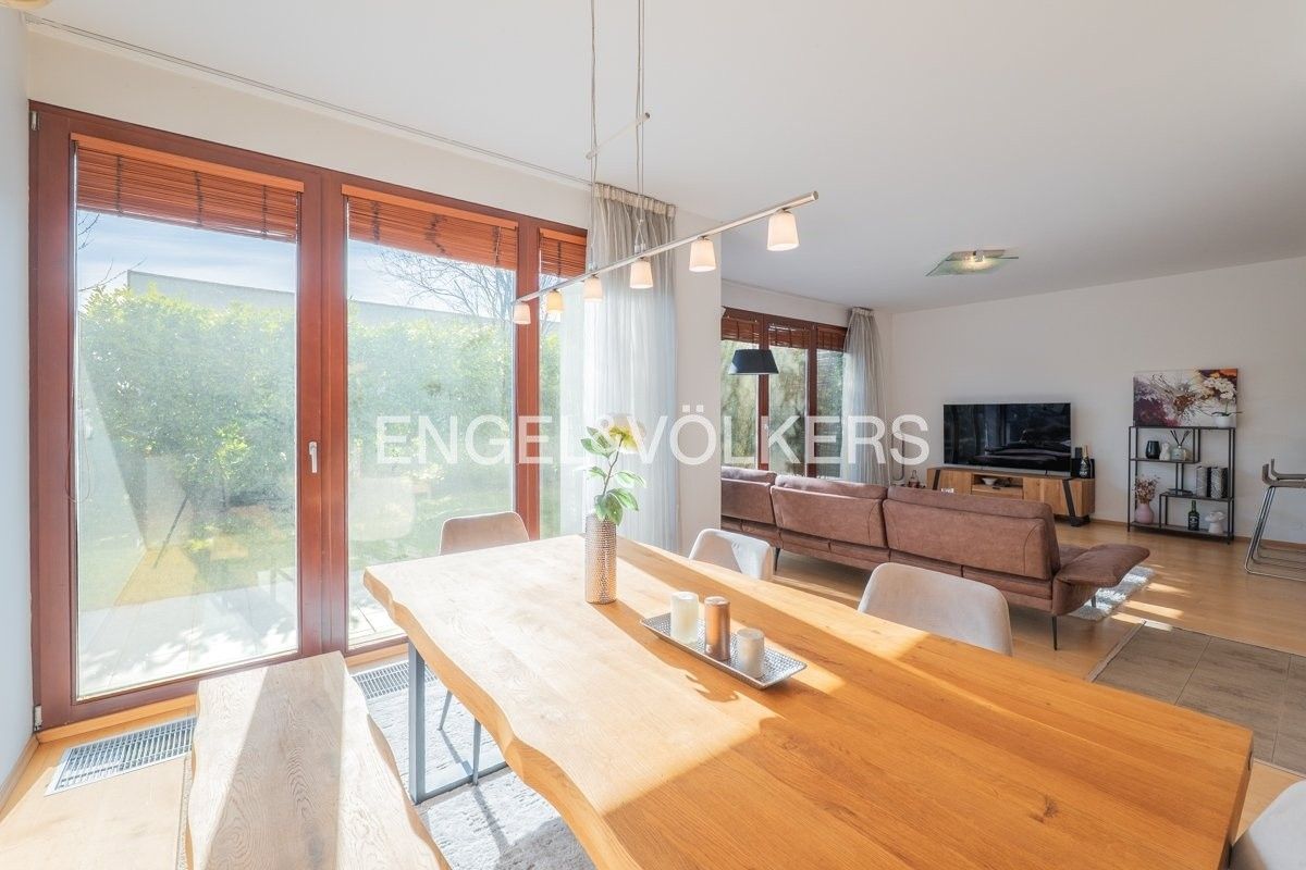 Pronájem rodinný dům - U panské zahrady 727, Praha, 259 m²