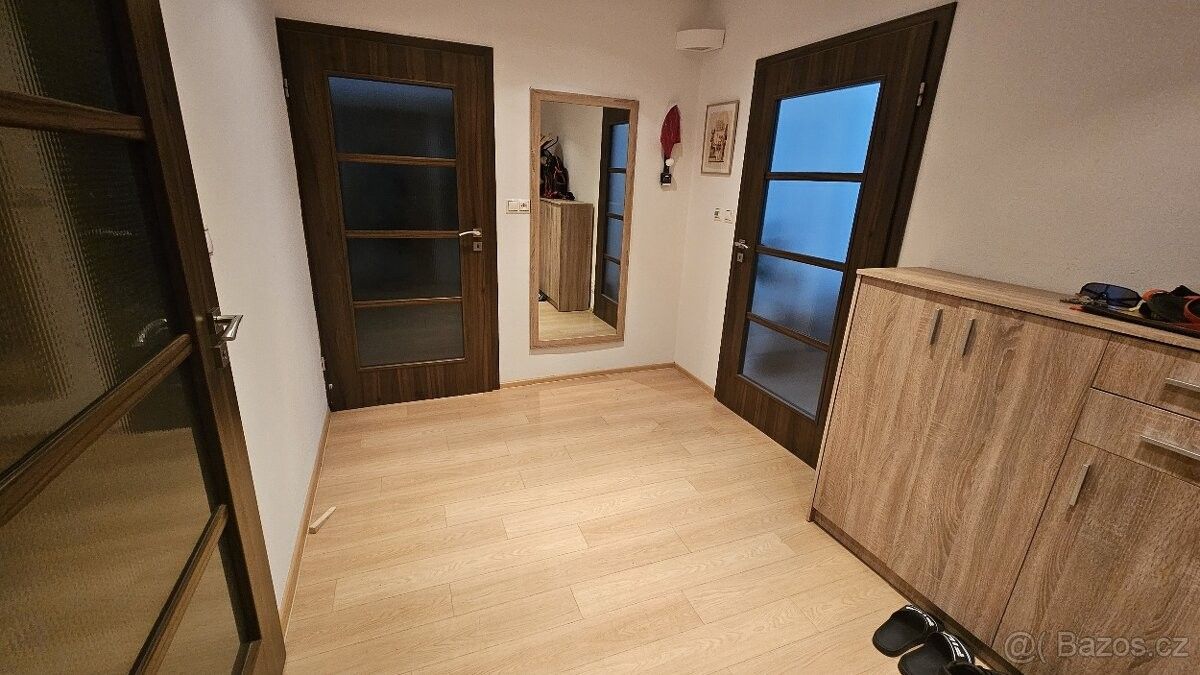 Pronájem byt - Křídla, 592 31