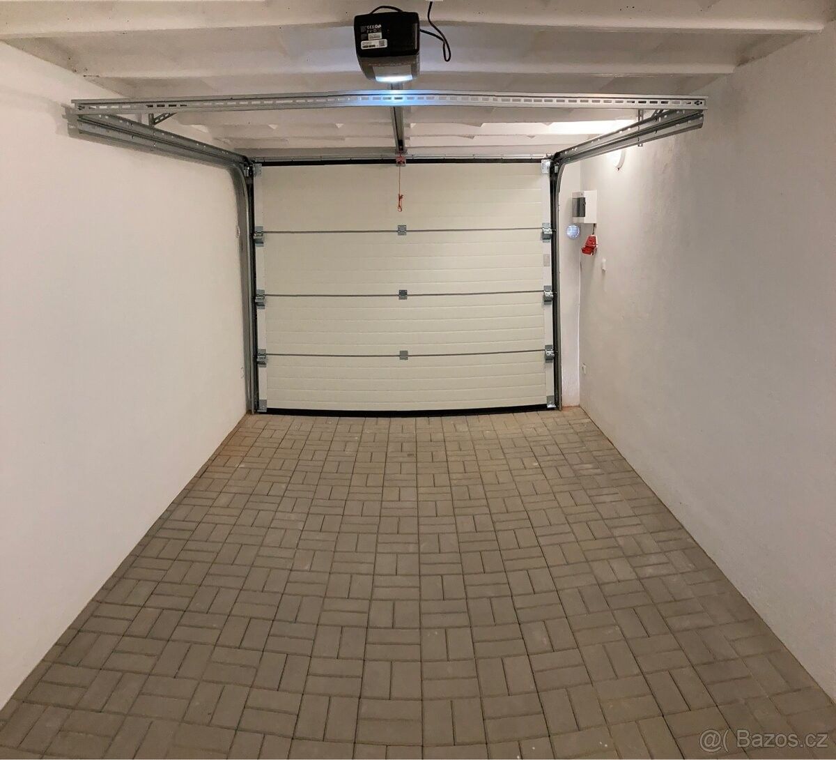 Garáže, Moravský Krumlov, 672 01