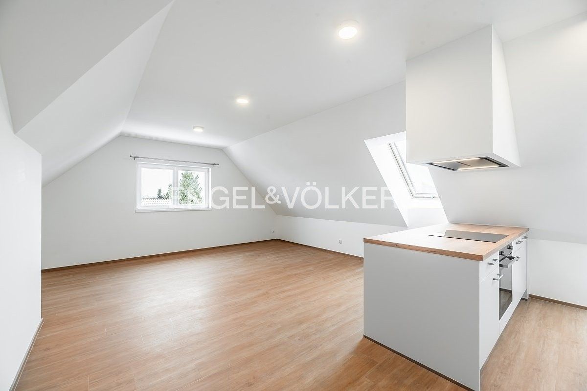 Pronájem byt 2+kk - Šrobárova 1868, Praha, 49 m²