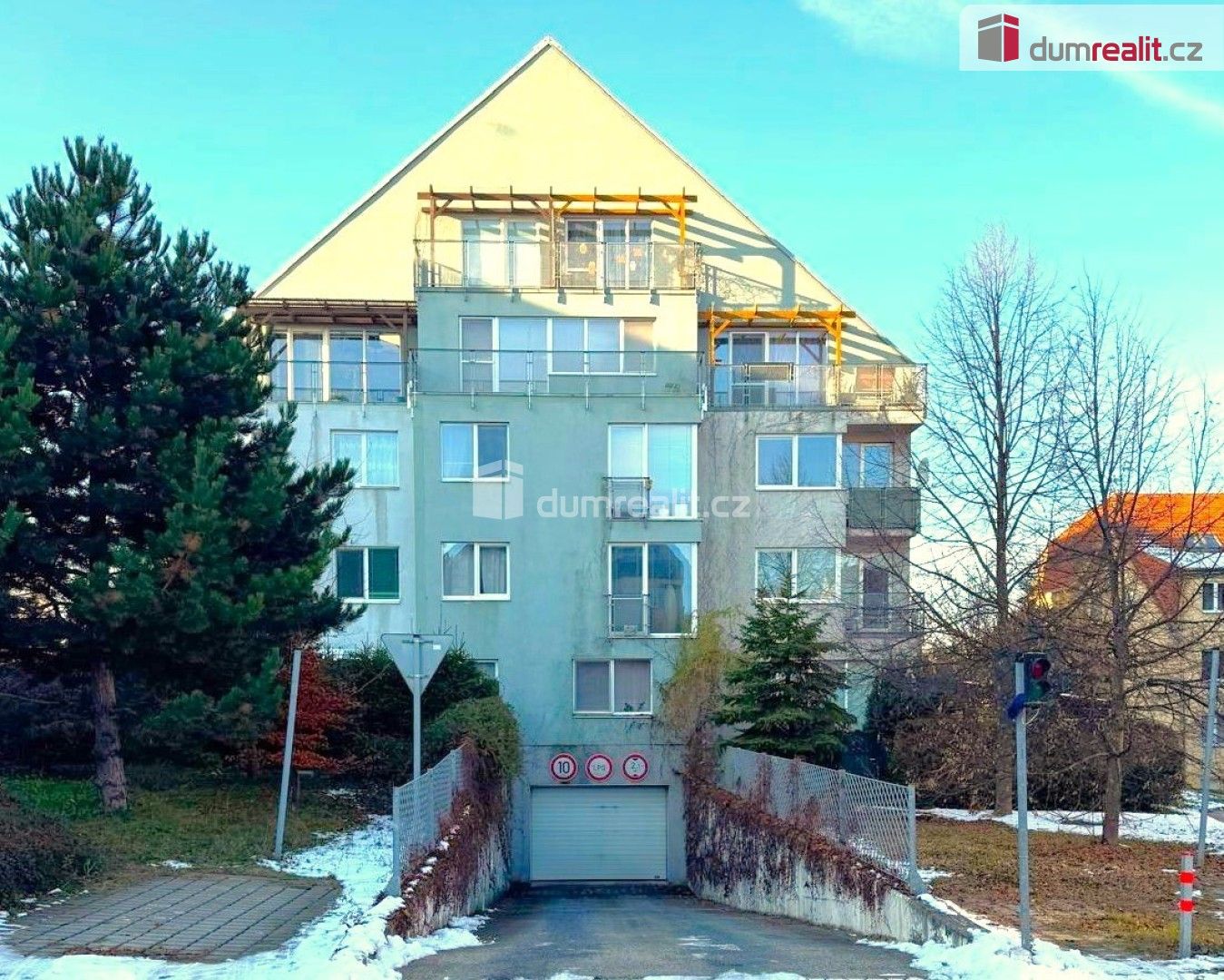 Garáže, Pod Nouzovem, Praha, 16 m²