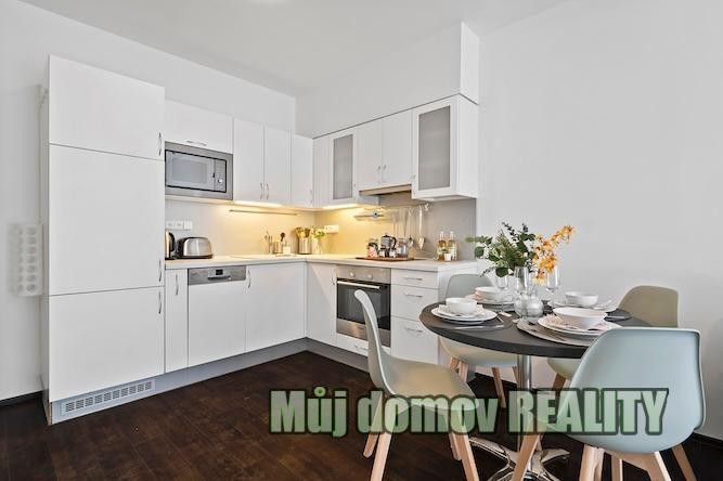 Pronájem byt 2+kk - Makedonská, Praha, 55 m²