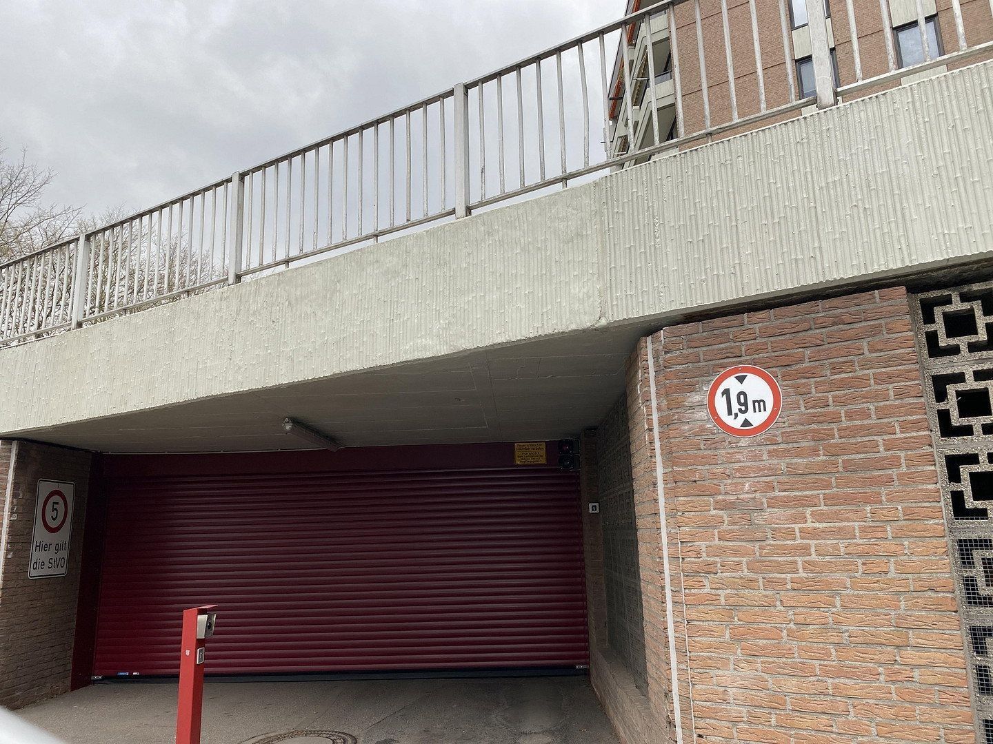 Garáž · Ziegeleiweg 28 Köln Westhoven Nordrhein-Westfalen 51149 - 4