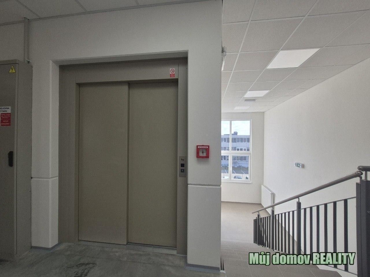 Sklad · 550 m² · K pérovně, Praha - 3