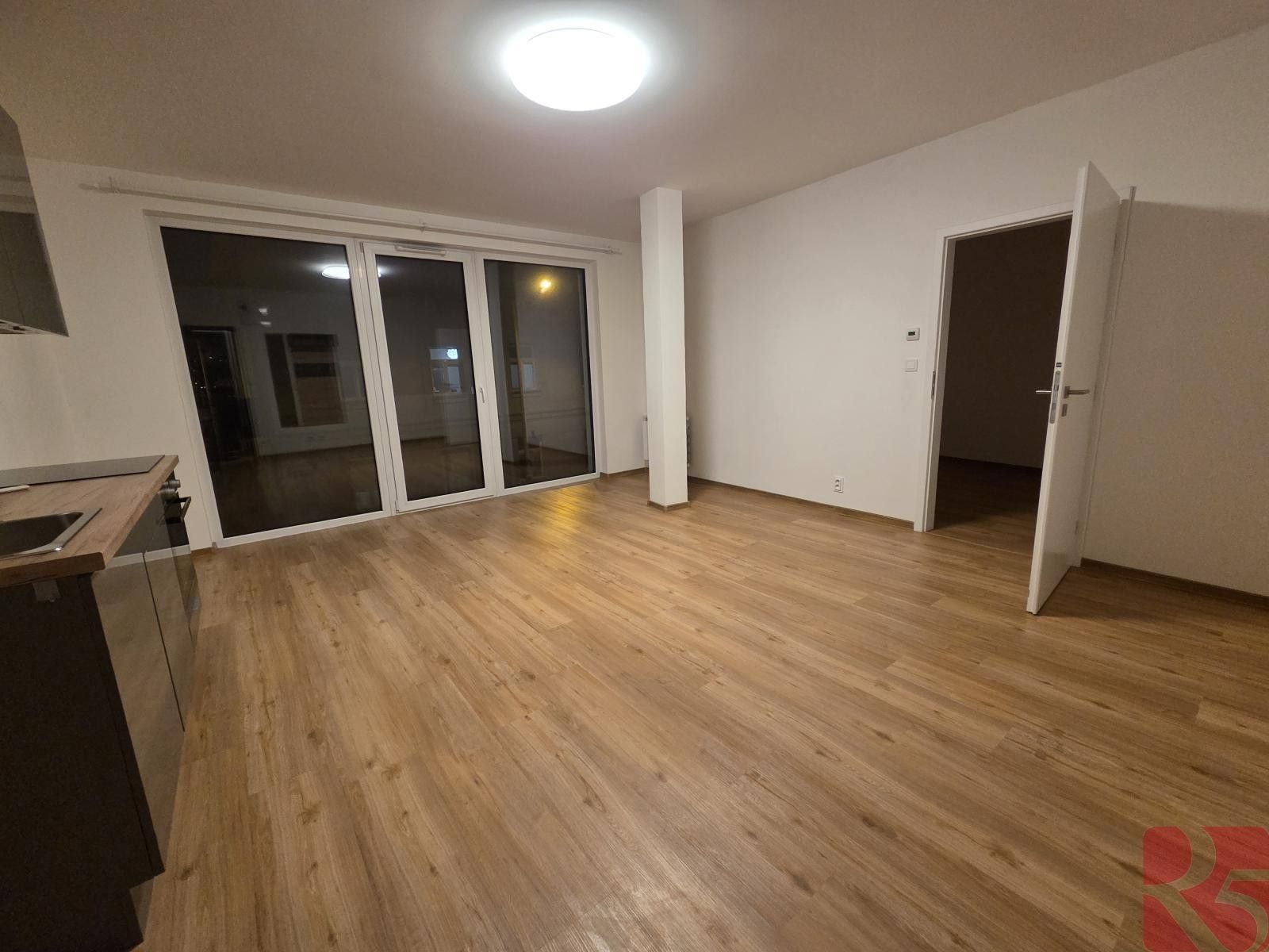 Pronájem byt 2+kk - Pod Stárkou, Praha, 40 m²