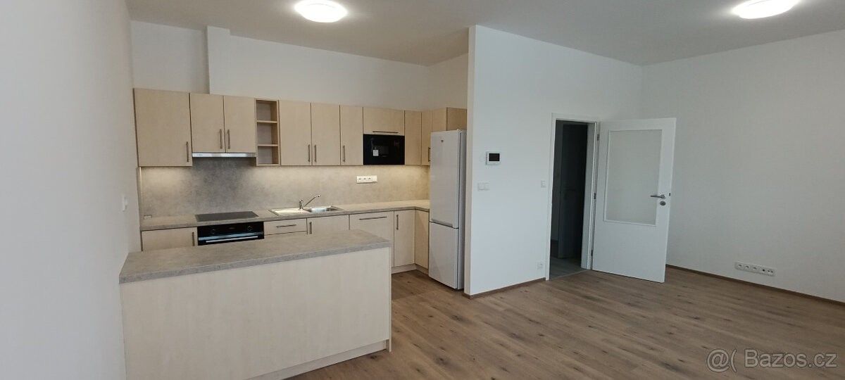 Byty, Hevlín, 671 69