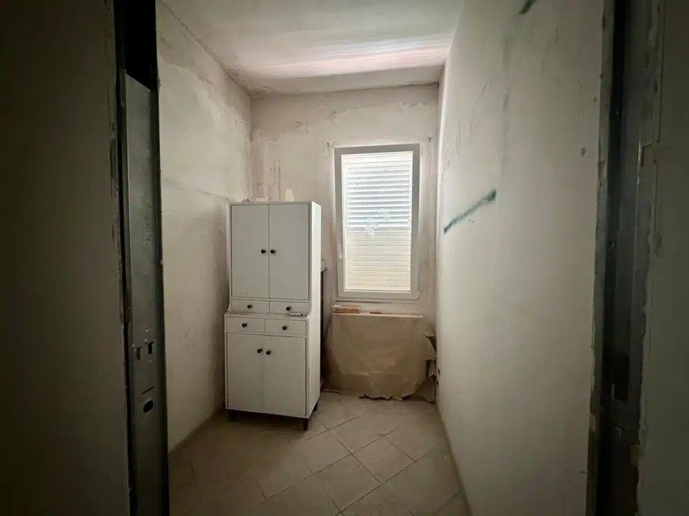 Prodej rodinný dům - 987 66, Zahraničí