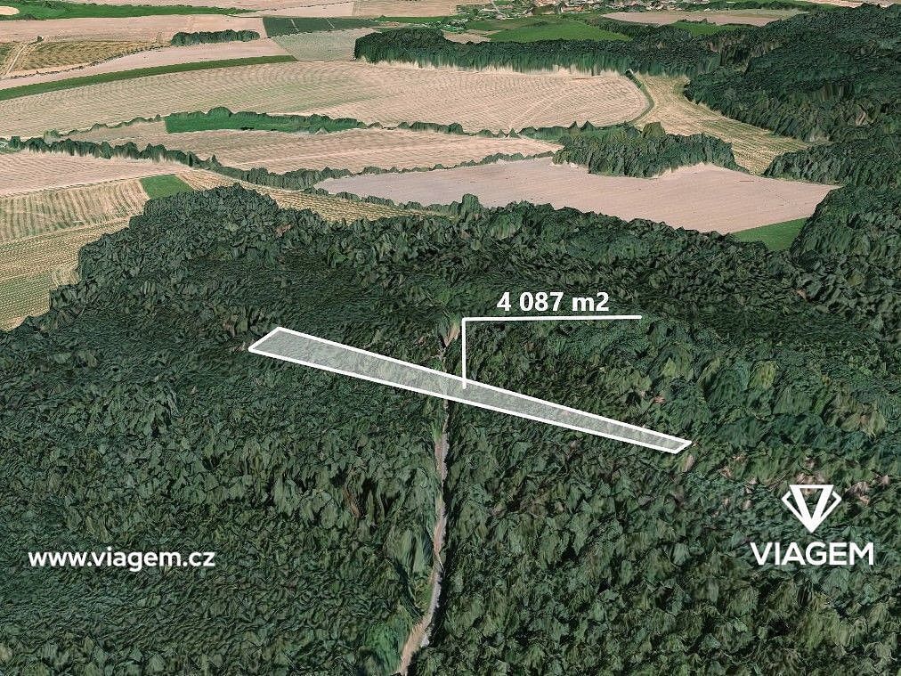 Les, 4 087 m²