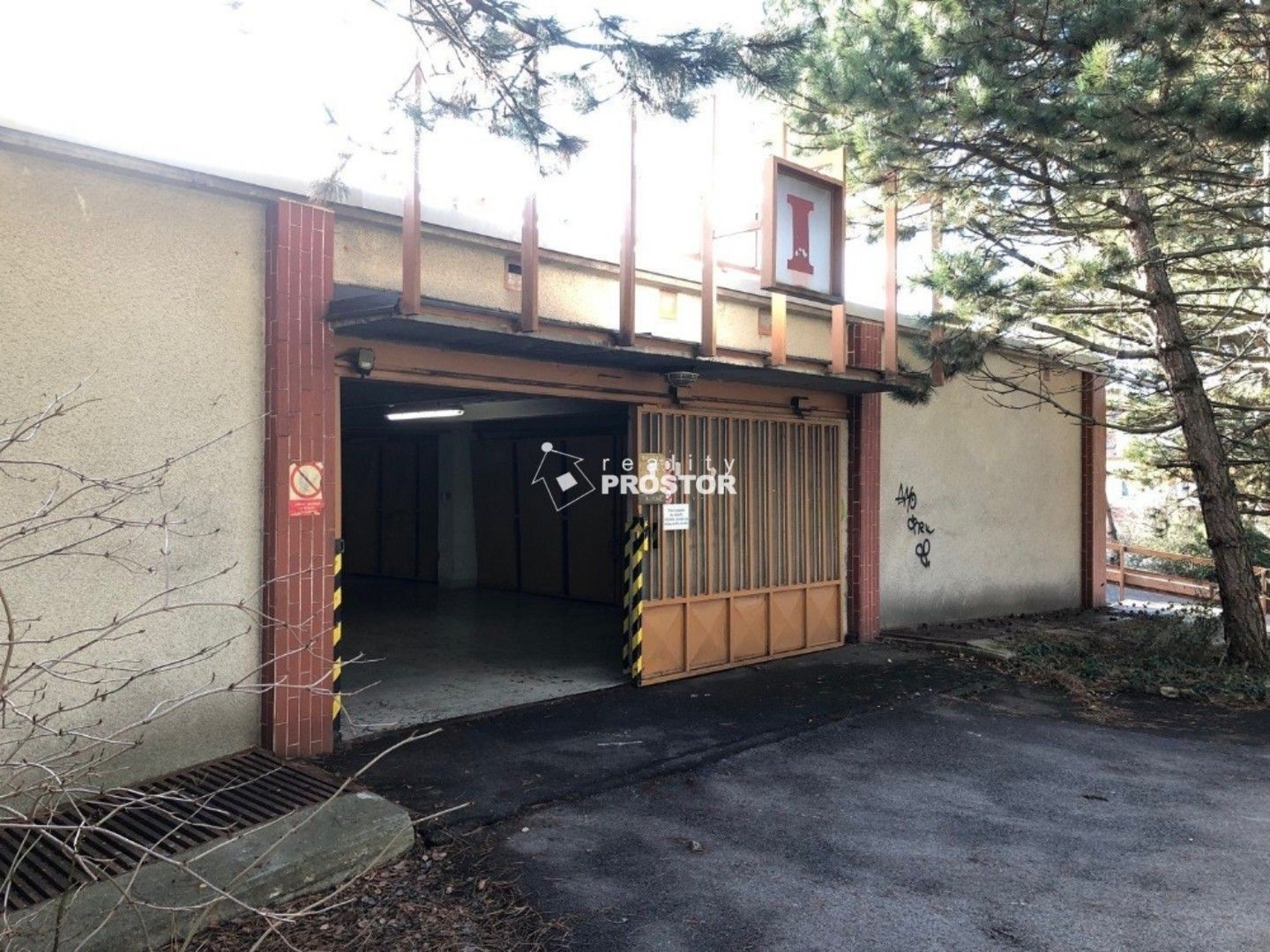 Pronájem garáž - Čumpelíkova 1768, Praha, 17 m²