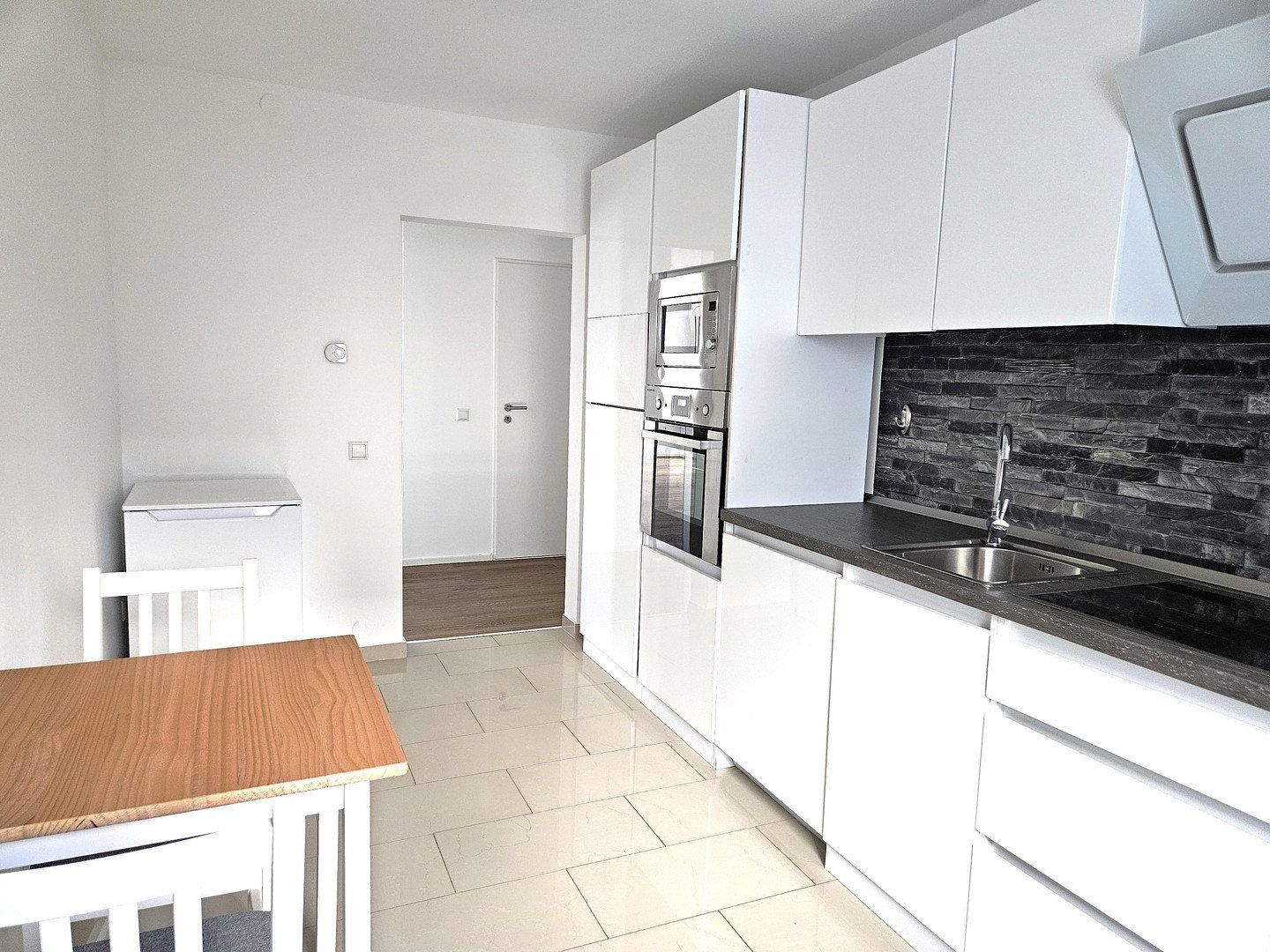 Pronájem byt 3+kk - Stuttgart Bad Cannstatt Baden-Württemberg 70374, 123 m² - 5