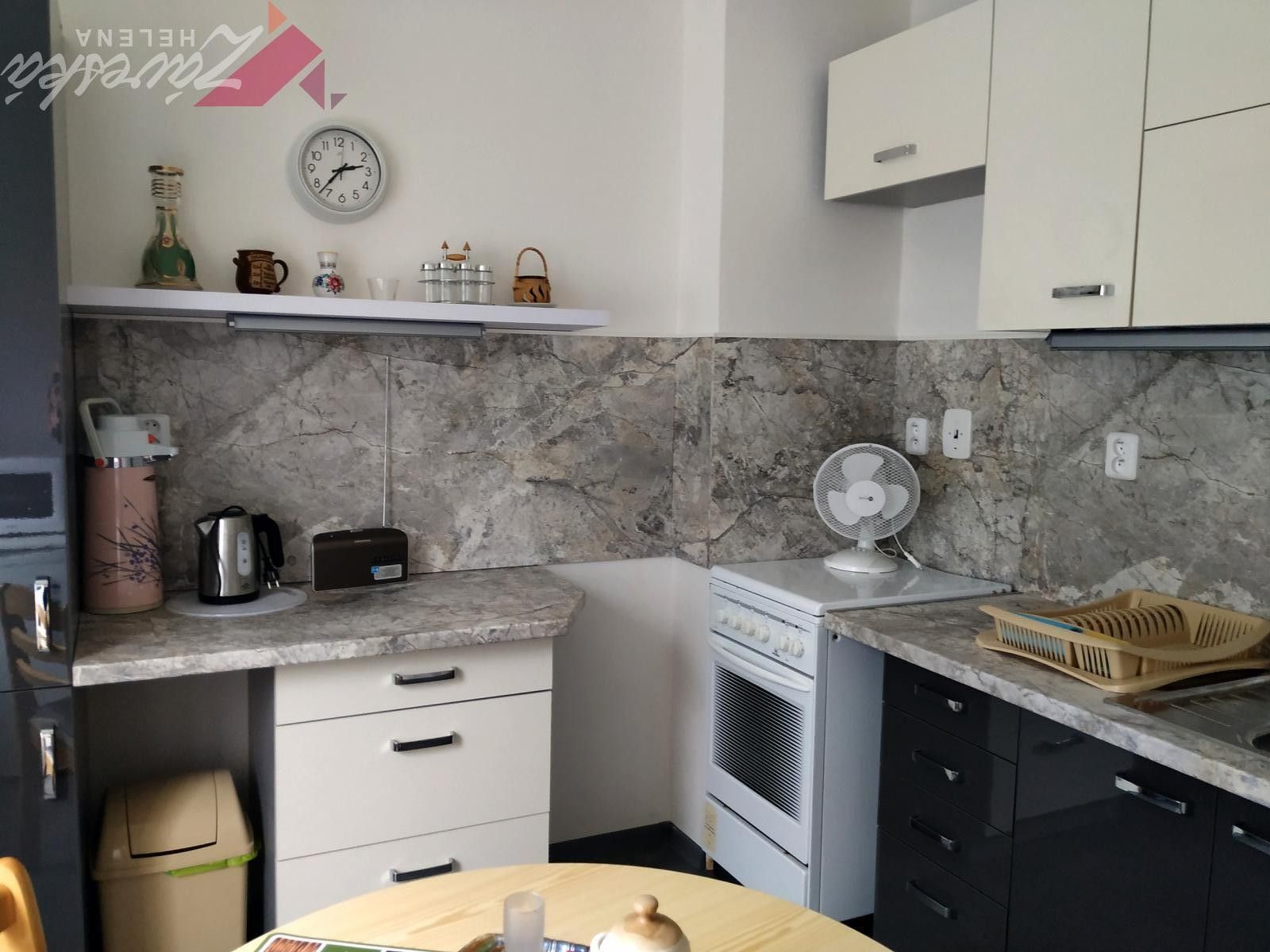 1+1, Zelená, Luštěnice