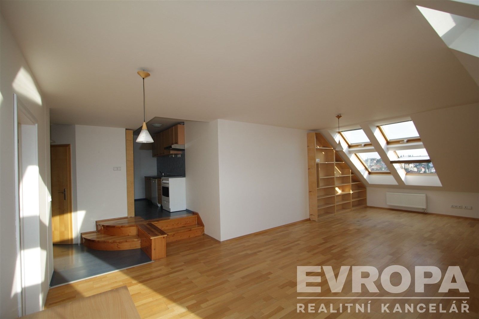 Pronájem byt 4+kk - U Jedličkova ústavu 1351, Praha, 140 m²