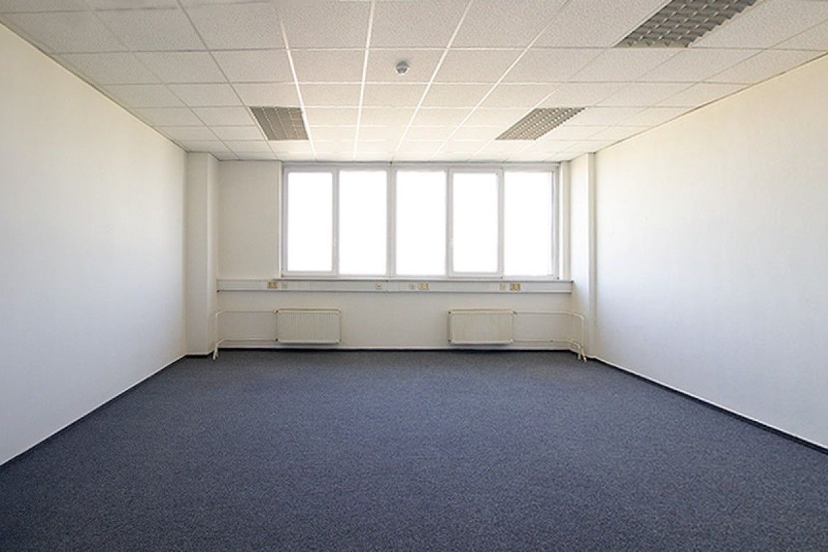 Kancelář · 384 m² · Ringhofferova, Praha - 4