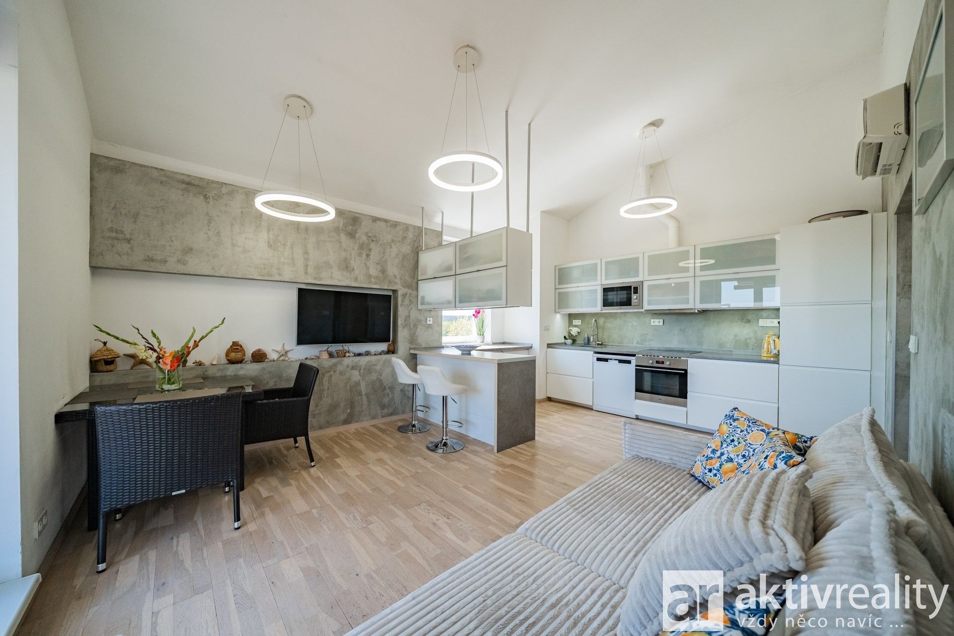2+kk, Pastevců, Praha, 54 m²