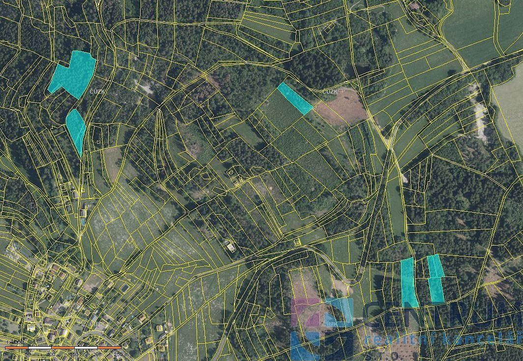 Les, 15 992 m²
