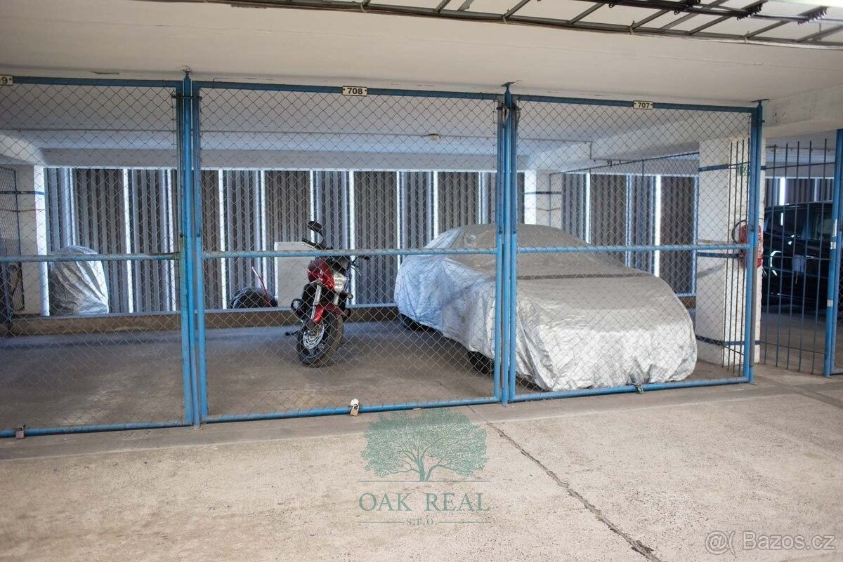 Garáže, Praha, 140 00