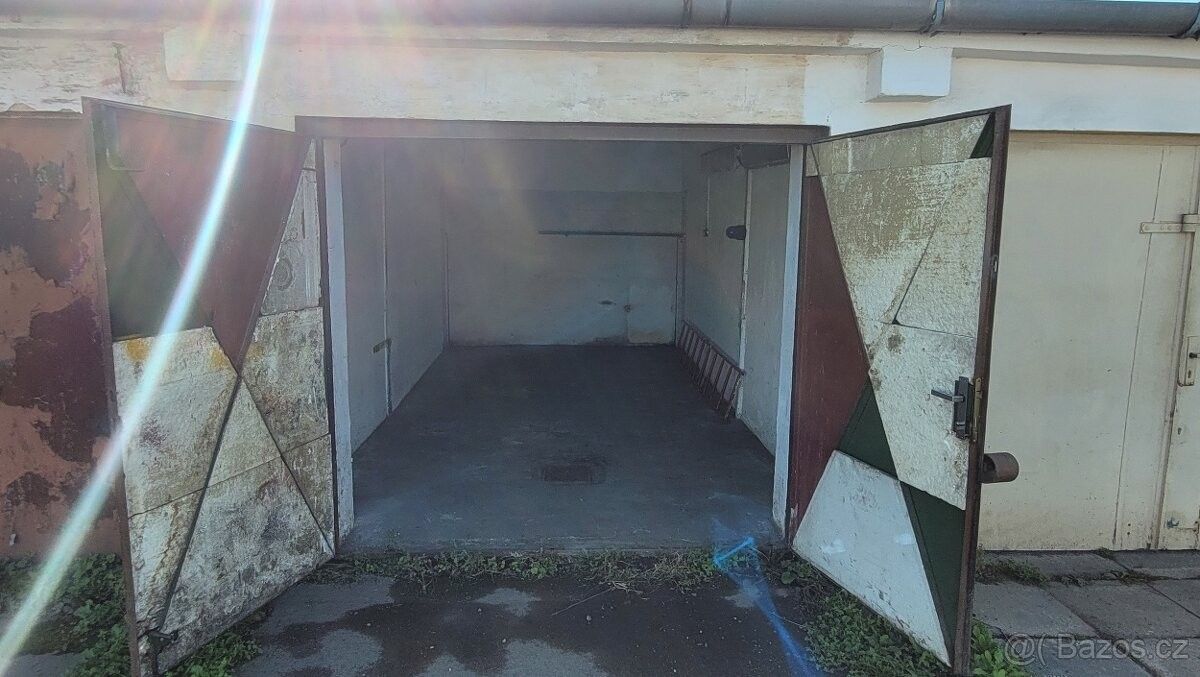 Garáže, Ostrava, 700 30
