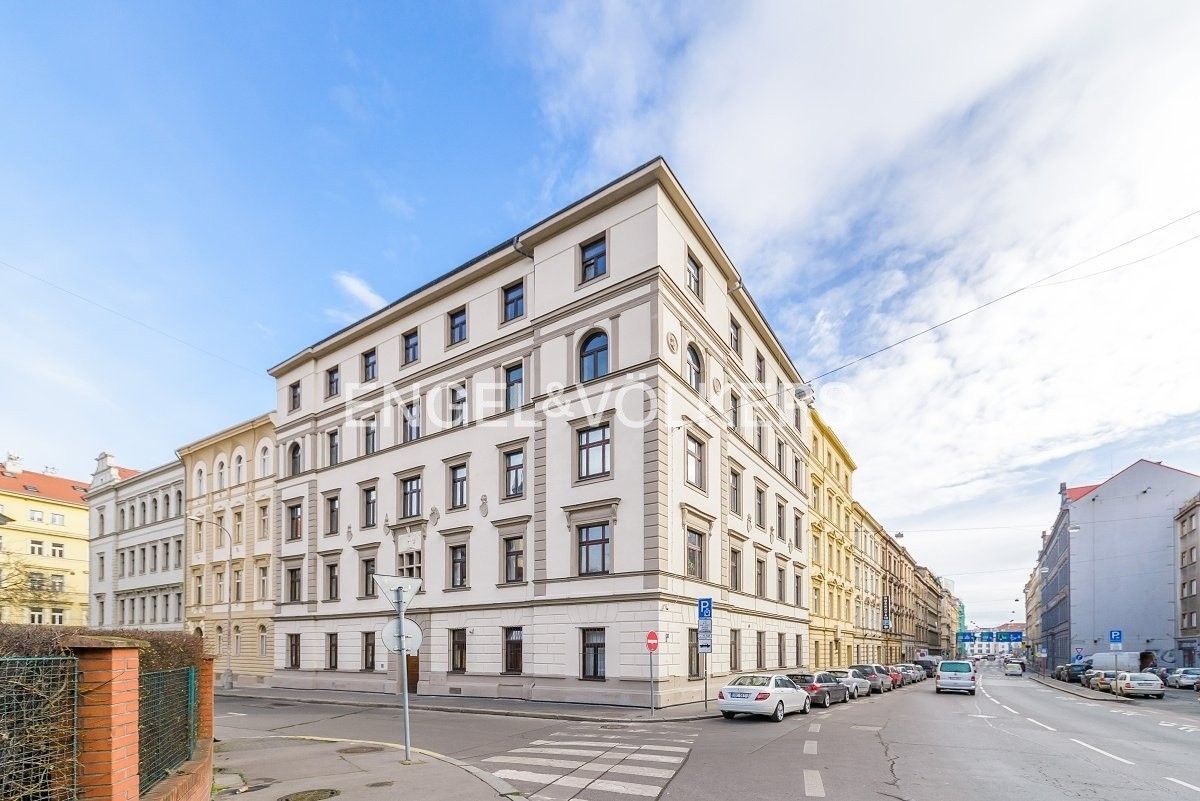 Kanceláře, U Trojice 1042, Praha Smíchov, 32 m²