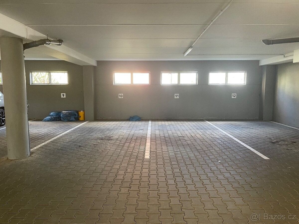 Garáže, Šlapanice u Brna, 664 51