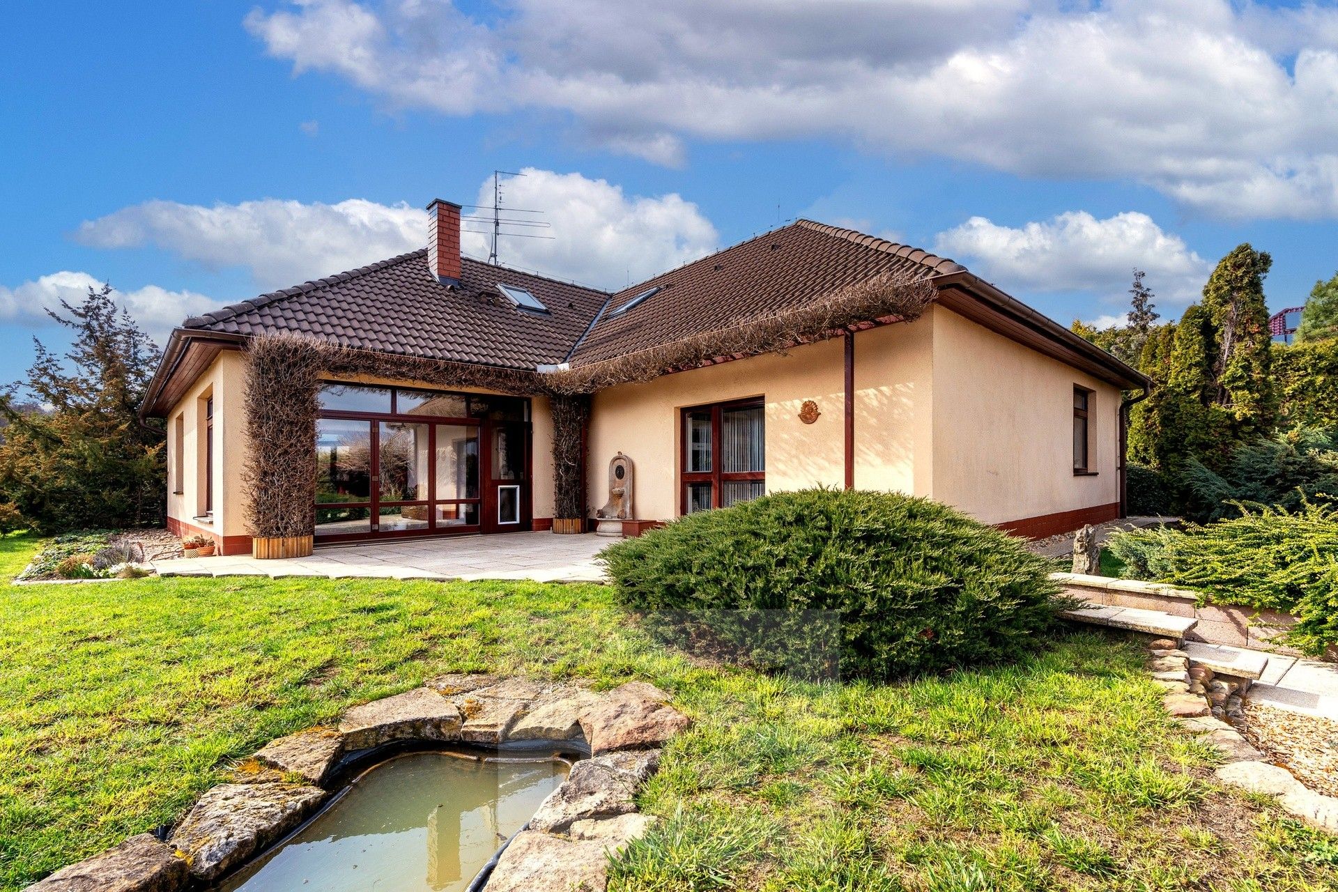 Rodinné domy, Králův Dvůr Křižatky, 262 m² - 1