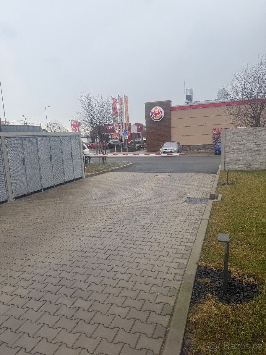 Sklady, Praha, 196 00