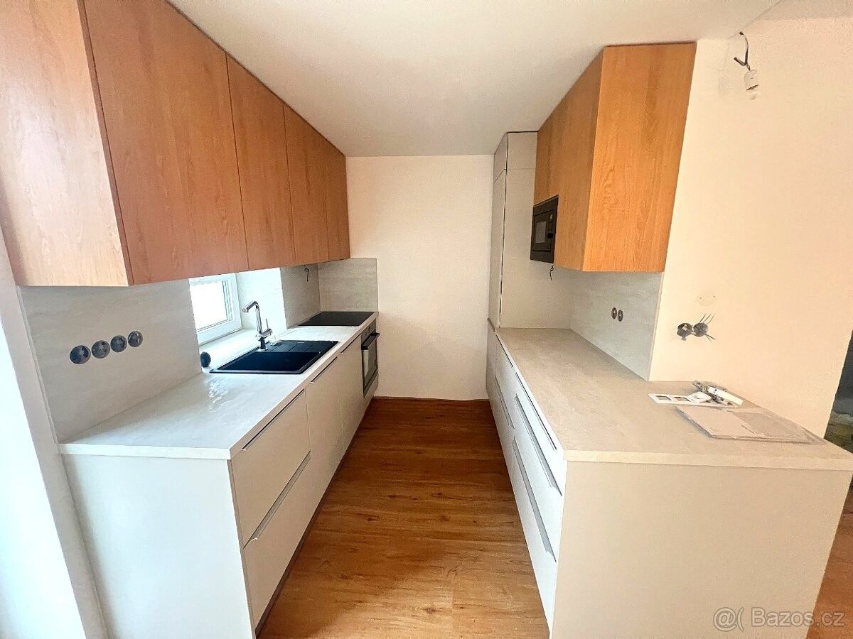 Pronájem rodinný dům - Veselí nad Moravou, 698 01