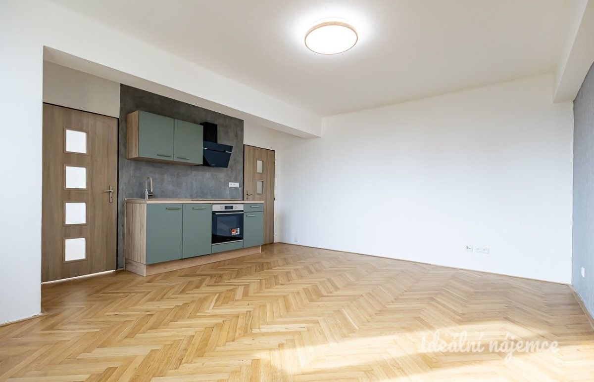 2+kk, Kolín