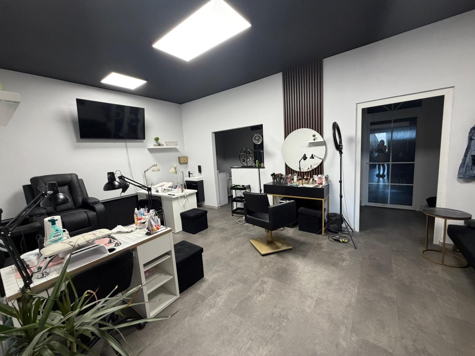 Obchodní prostory · 167 m² · Kolbenova, Praha - 4