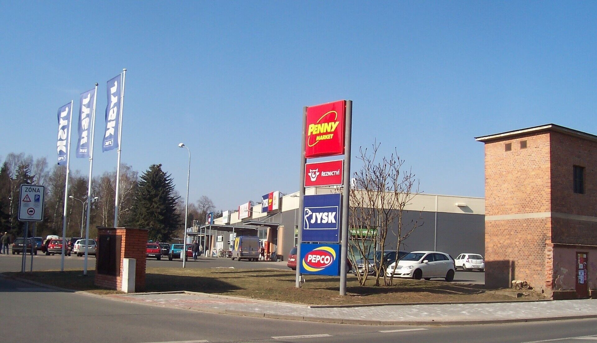 Pronájem obchodní prostory - Dvůr Králové nad Labem, 350 m²