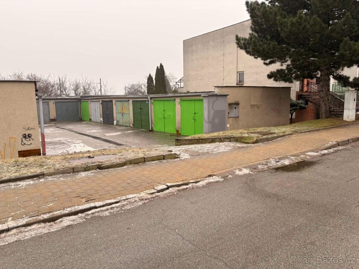 Garáže, Brno, 627 00