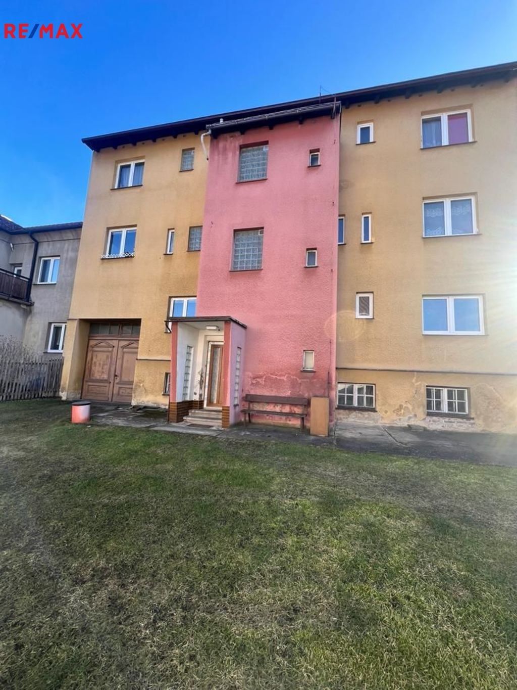 Prodej dům - Čapkova, Hostomice, 300 m²
