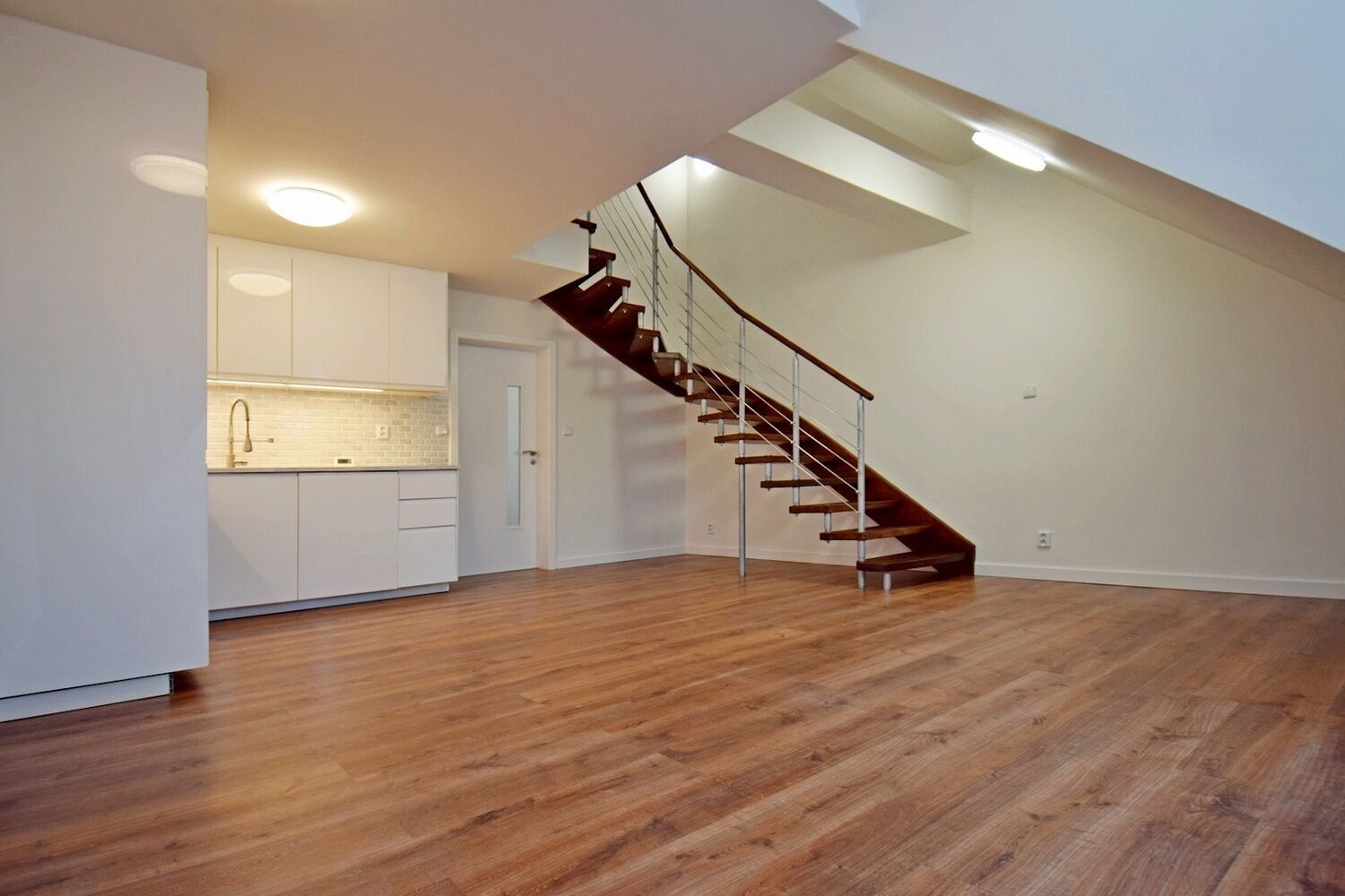 3+kk, Muchova, Praha, 85 m² - 2