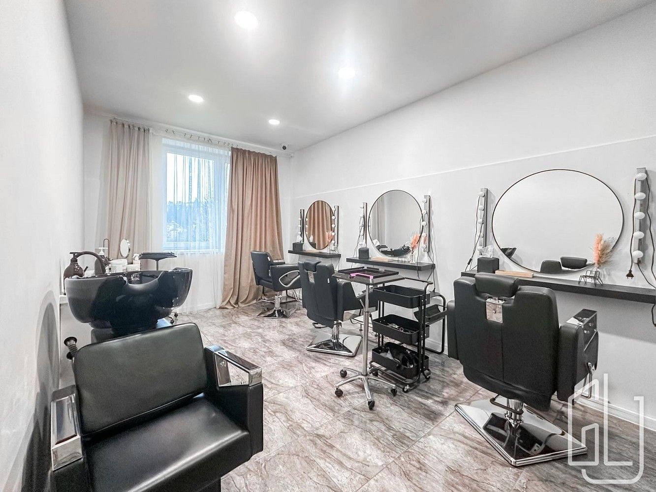 Obchodní prostory · 91 m² · Praha - Dejvice, okres Praha 6, Hlavní město Praha - 3