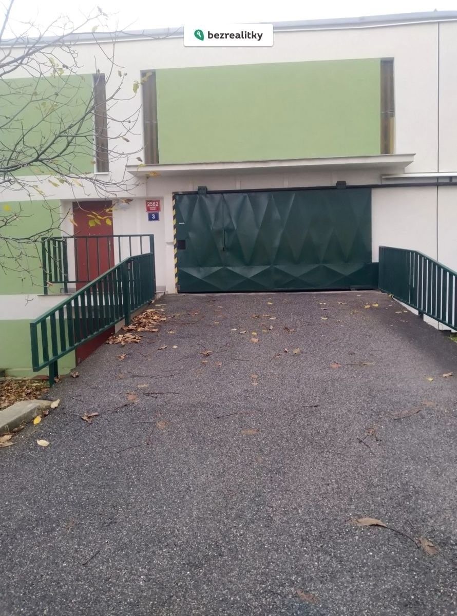 Prodej garáž - Pavrovského, Praha, 18 m²