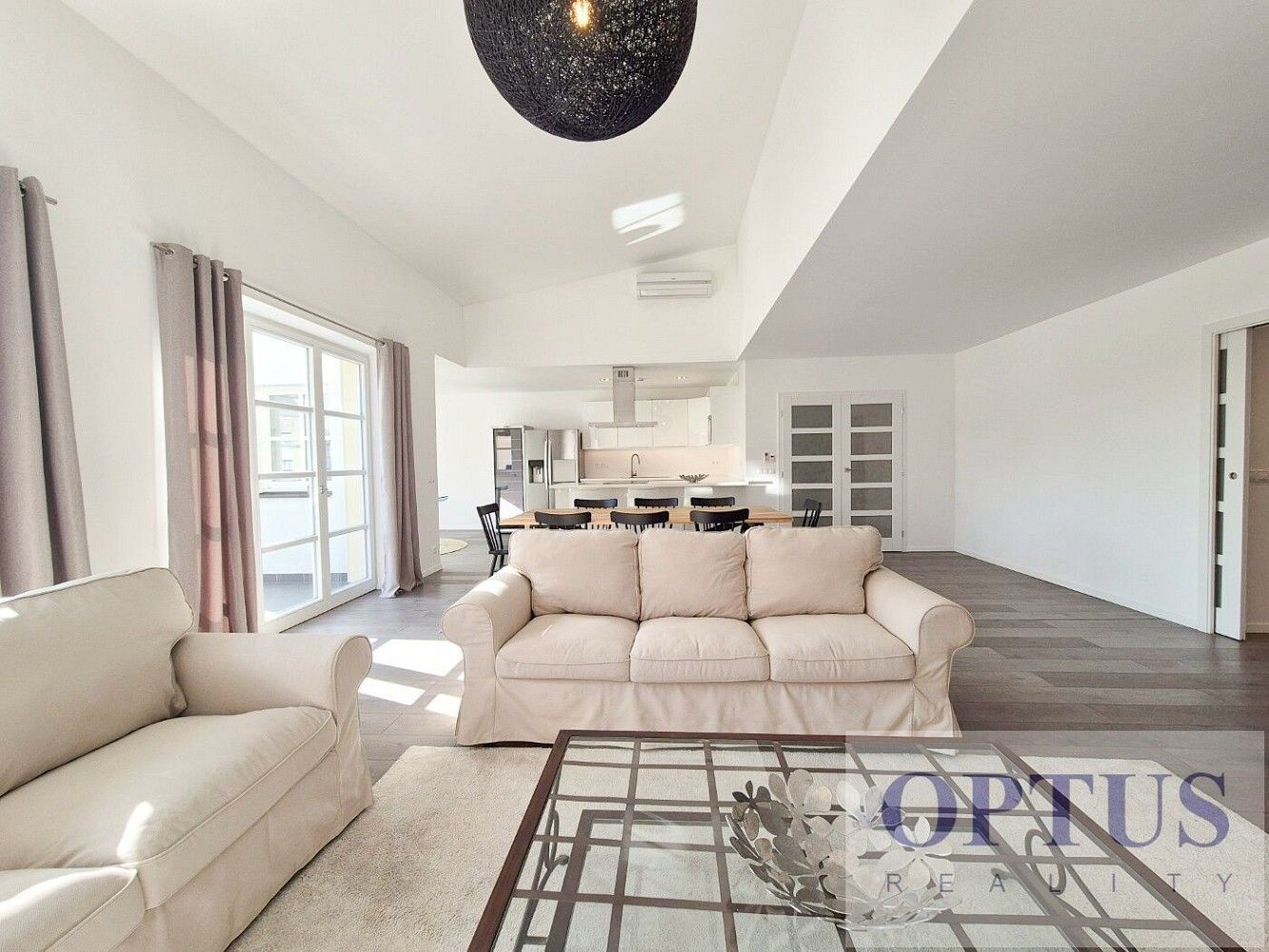 Byt 6+kk a více, 218 m²