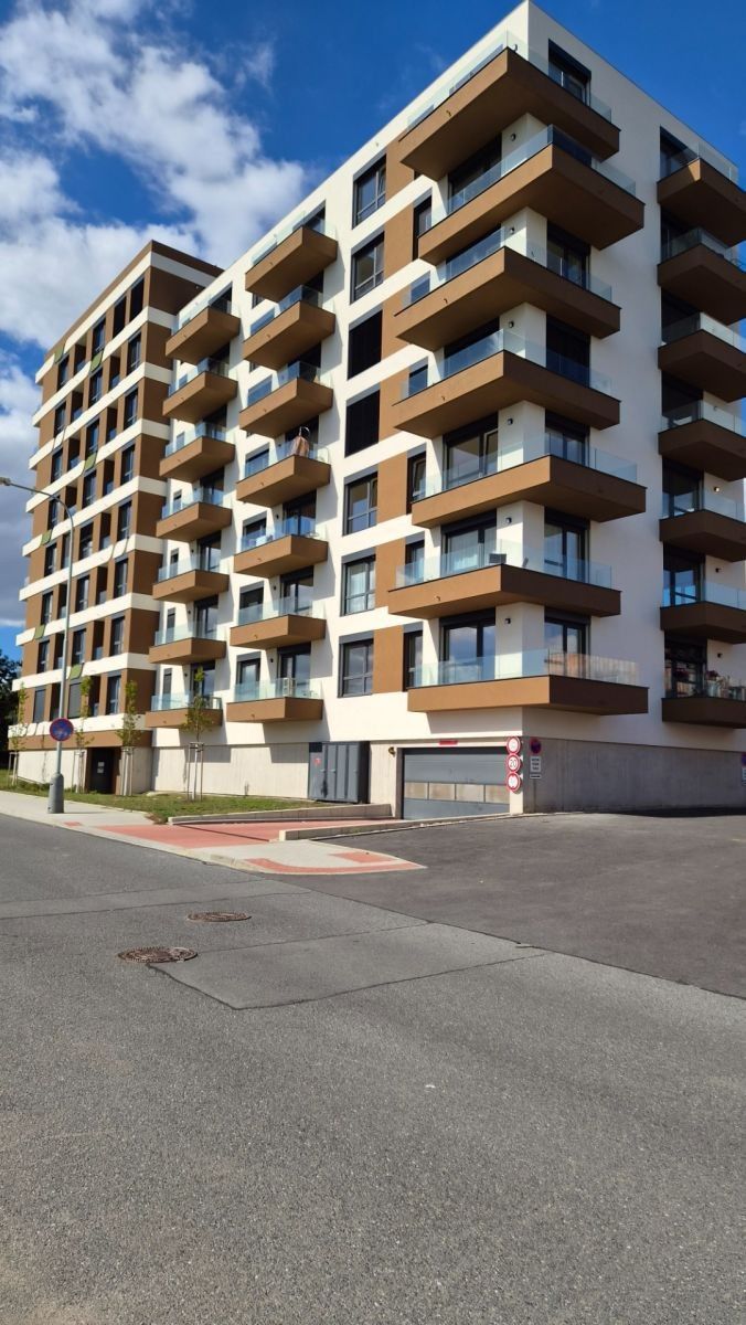 Pronájem byt 2+kk - Arnošta Valenty, Praha - Černý Most, 47 m² - 5