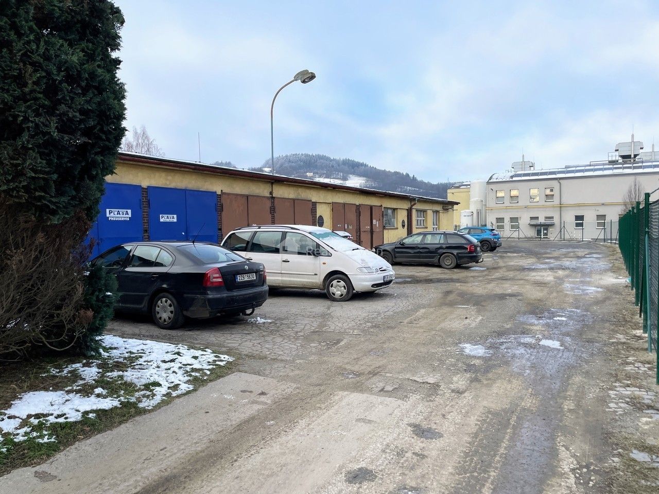 Prodej výrobní prostory - Josefa Sousedíka, Vsetín, 580 m²