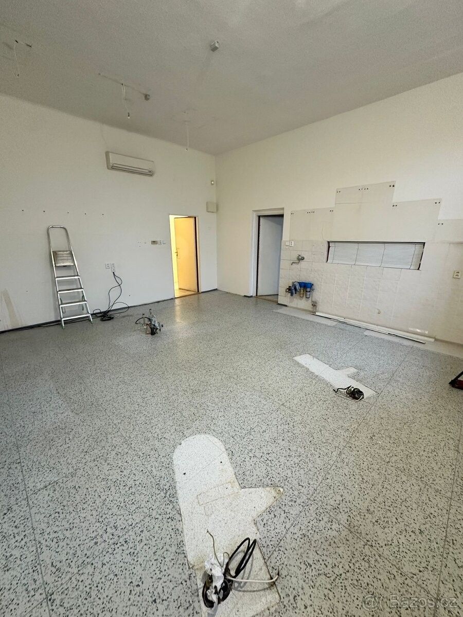 Pronájem obchodní prostory - Bystřice pod Hostýnem, 768 61