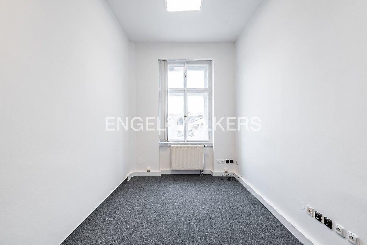 Pronájem kancelář - Revoluční, Praha, 77 m²