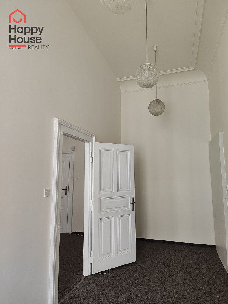 Pronájem kancelář - Bolzanova, Praha 1 - Nové Město, 30 m² - 5