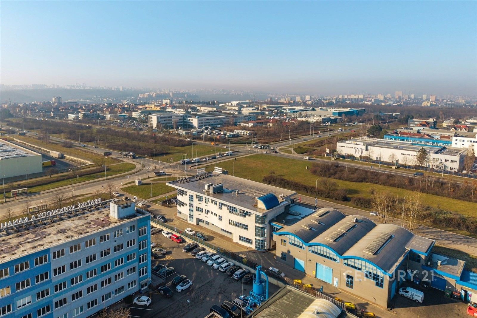 Pronájem kancelář - Průmyslová 1428, Praha, 670 m²