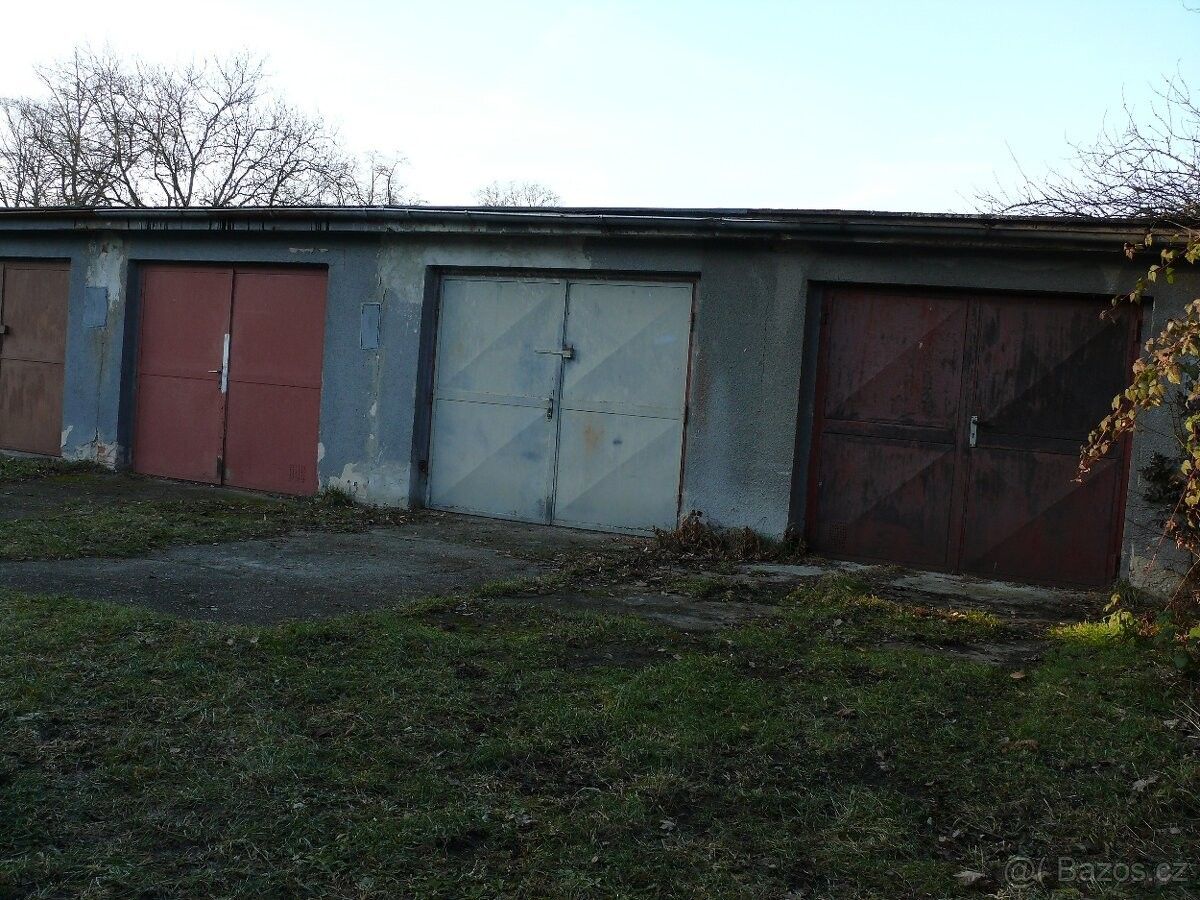 Garáže, Čelákovice, 250 88