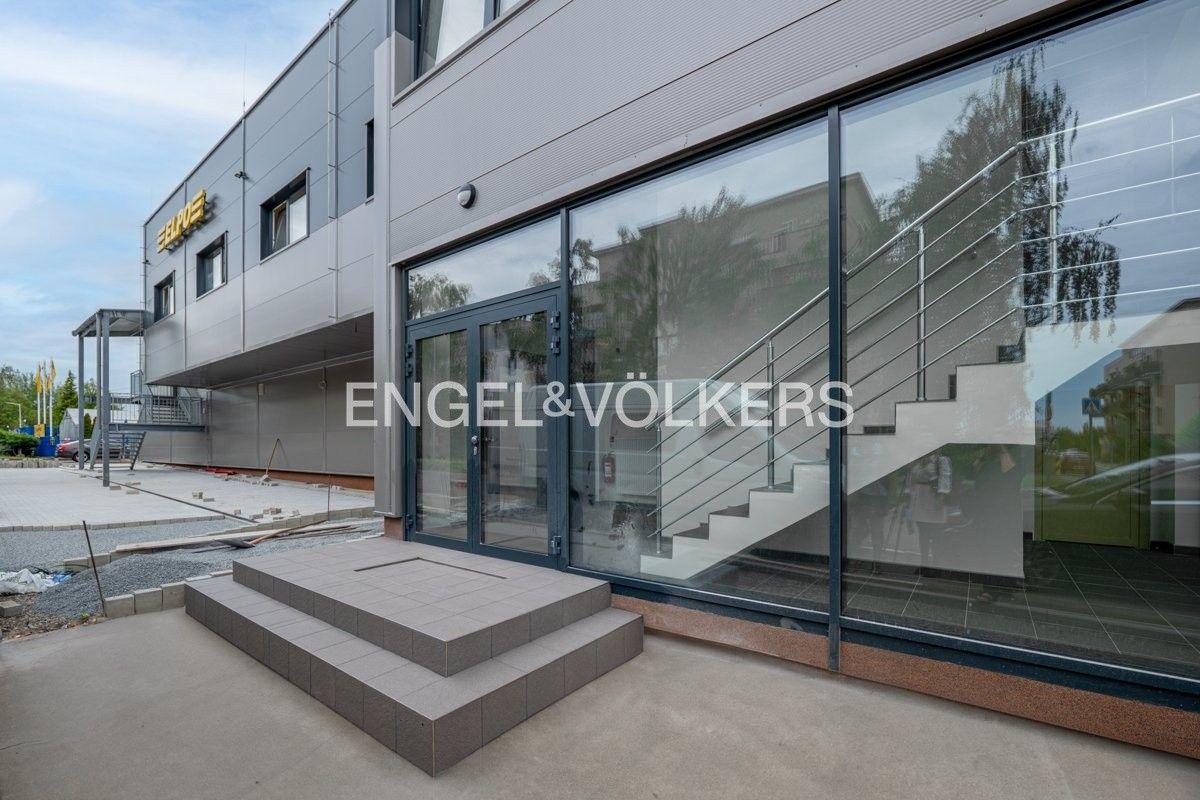 Pronájem výrobní prostory - Za Mototechnou, Praha, 701 m²