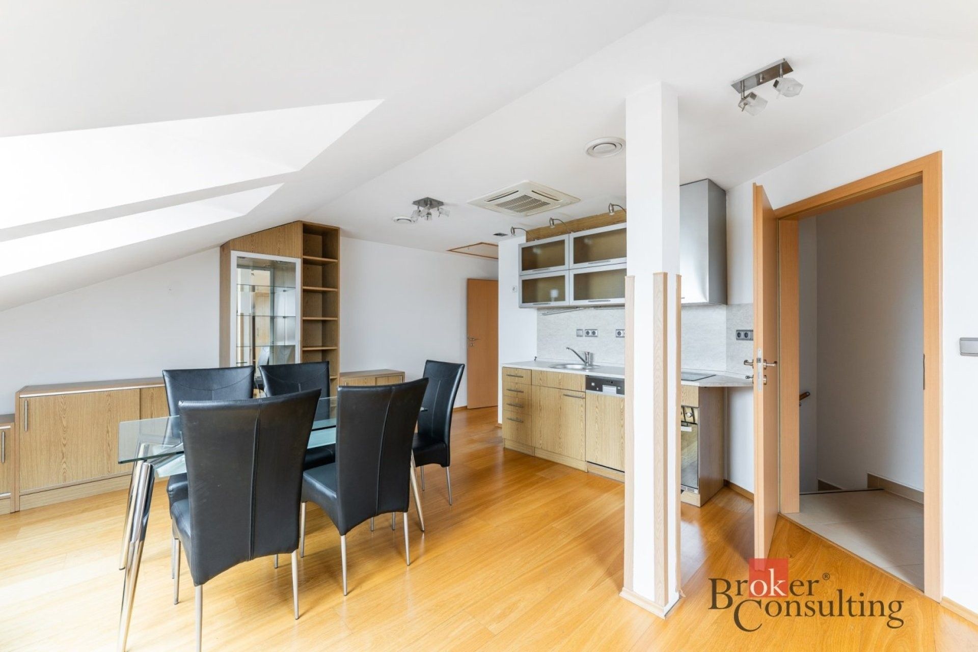 3+kk, Suchdolské náměstí, Praha, 101 m² - 1