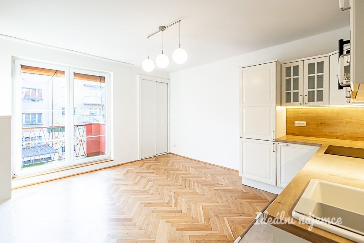2+kk, Pravá, Praha, 51 m²