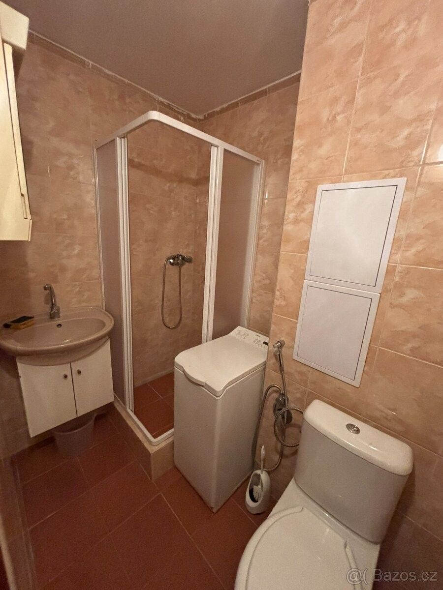 Pronájem byt - Praha, 180 00