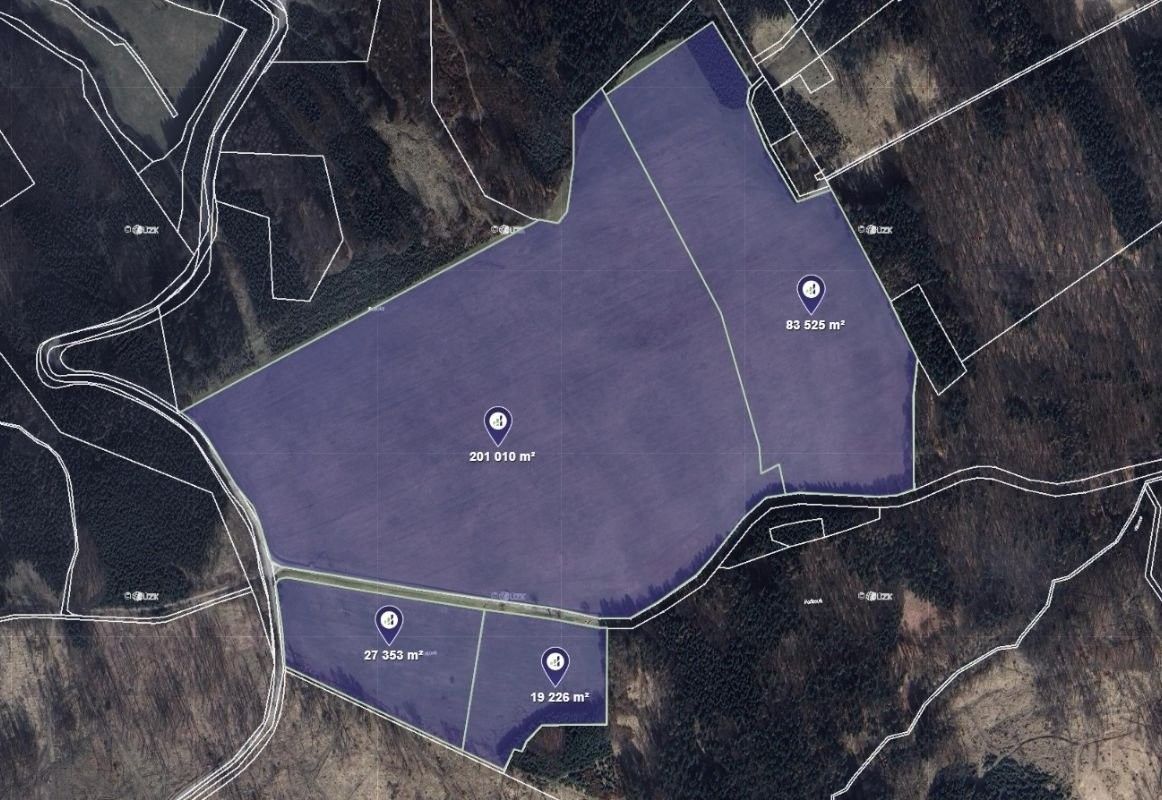 Louka, 12 988 m²